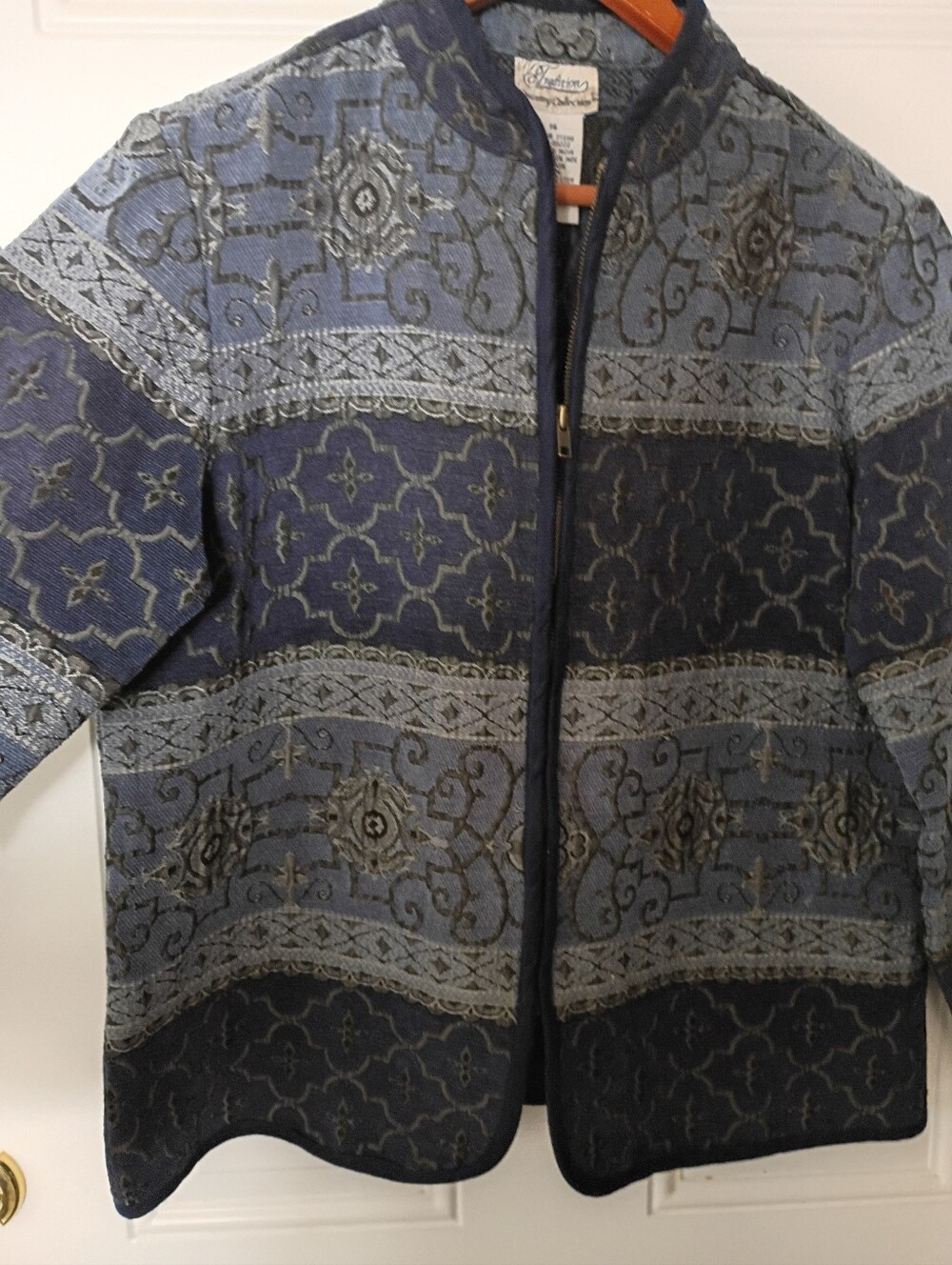 Tradition Country Collection Women's Blue Patterned Zip-Front Jacket